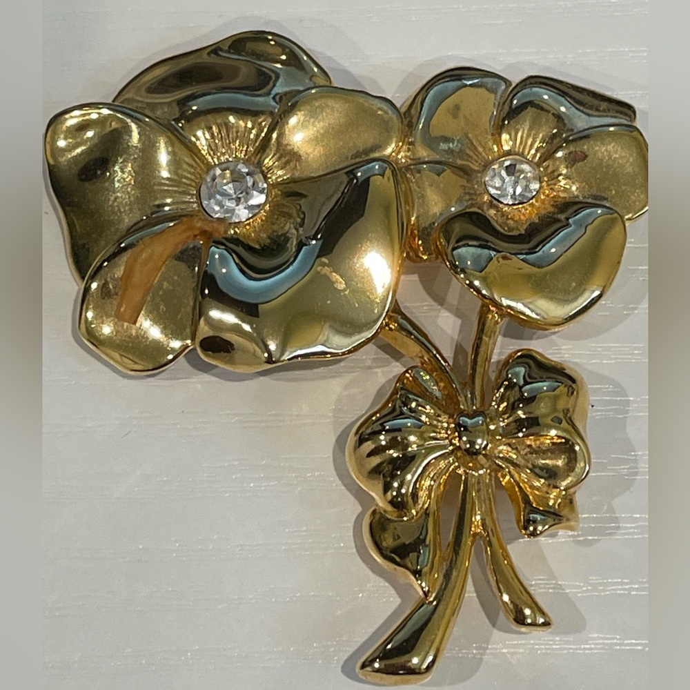 Vintage gold tone rhinestone flowers with bow brooch pin